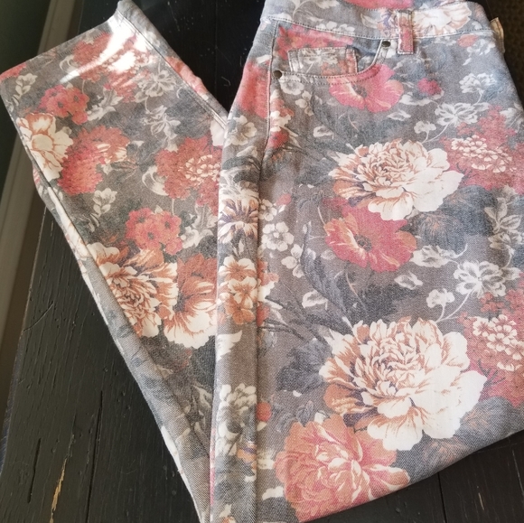 New York & Company Fall Floral Print Ankle Jeans - Picture 3 of 9